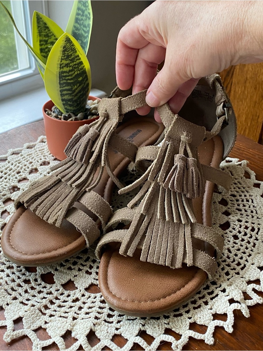 Minnetonka Wedge Brown Tassel Fringe Gladiator Bohemian Sandals Womans’s Size 8